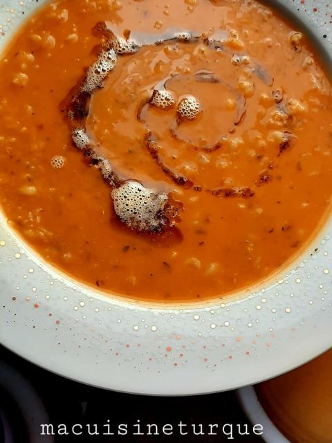 Soupe turque à la tomate, recette simple et délicieuse
